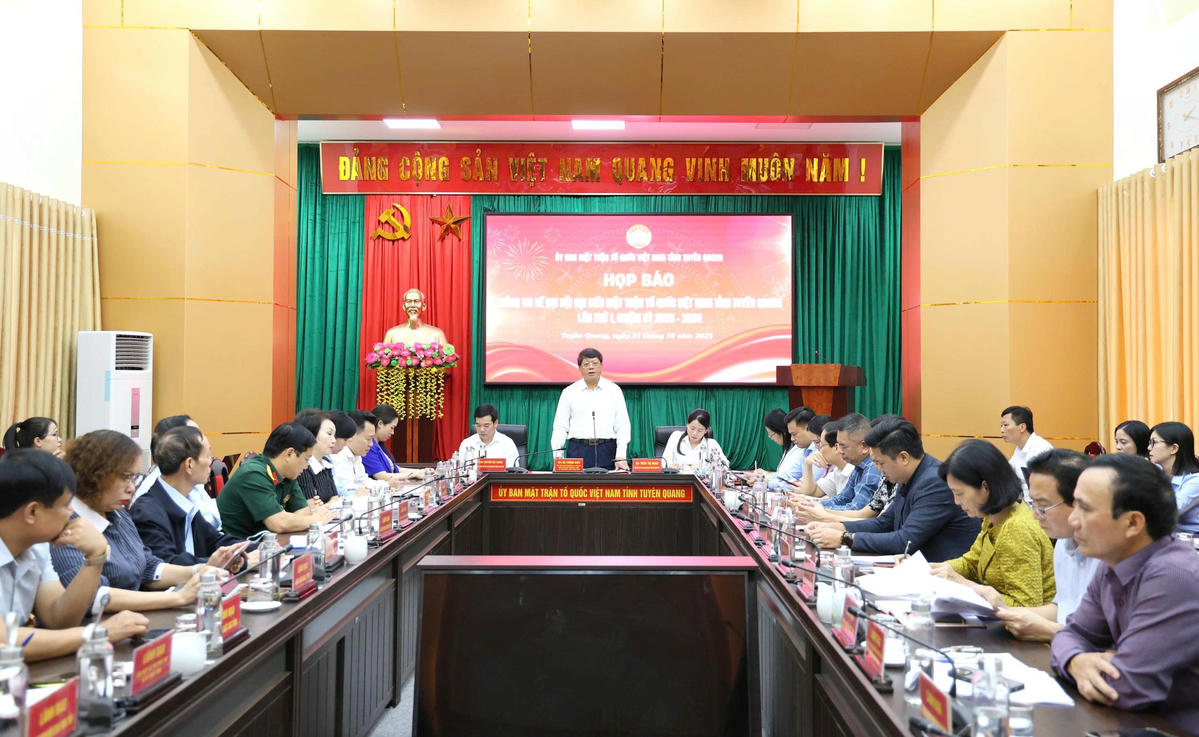 Quang cảnh buổi họp báo. Ảnh: Tuấn Trung.