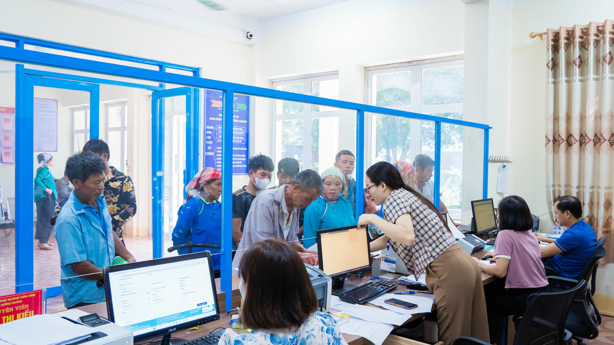 Từ 1/11, người dân không cần xuất trình giấy tờ đã tích hợp trên VNeID khi chứng thực Từ 1/11, người dân không cần xuất trình giấy tờ đã tích hợp trên VNeID khi chứng thực