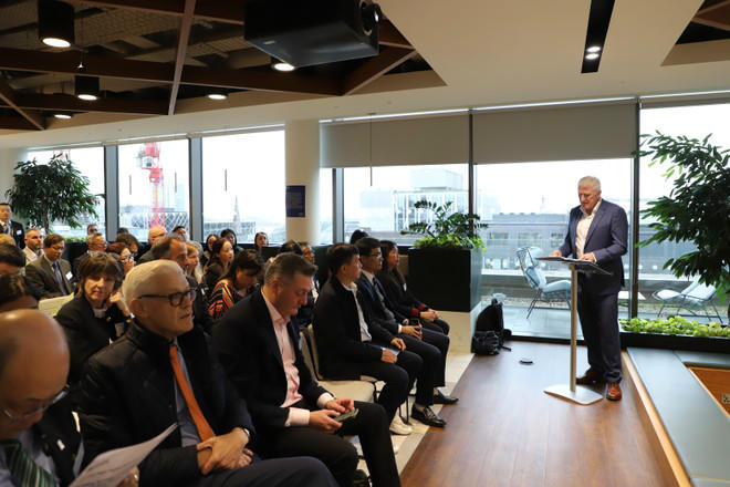 Diễn đàn thu hút đông đảo đại biểu là các giảng viên, nhà nghiên cứu, nhà quản lý tại nhiều trường đại học tại Anh và Việt Nam. (Ảnh: Phong Hà /TTXVN).