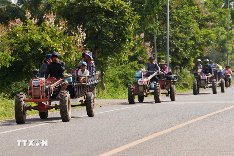 Người dân Campuchia sơ tán tránh xung đột biên giới với Thái Lan tại tỉnh Oddar Meanchey, ngày 25/7/2025. (Ảnh: THX/TTXVN).