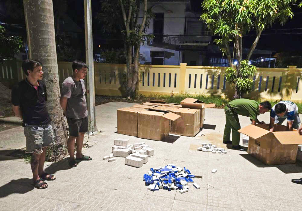 Tài xế không xuất trình được bất kỳ giấy tờ hay hóa đơn chứng minh nguồn gốc số hàng. Ảnh: CAHT