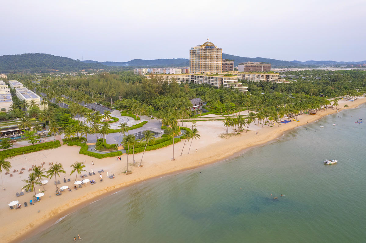 Thông qua giải BIM Group IRONMAN 70.3 Phú Quốc 2025, BIM Group khẳng định chiến lược phát triển Phú Quốc Marina thành một điểm đến hội tụ các sự kiện quốc tế, nơi thể thao kết nối với du lịch, văn hóa và cộng đồng; đồng thời cũng là minh chứng cho nỗ lực đưa của Bim Group trong việc góp phần đưa Phú Quốc trở thành điểm đến hàng đầu Đông Nam Á, nâng cao vị thế của Việt Nam trên bản đồ thể thao - du lịch toàn cầu. Ảnh Nguyễn Minh.