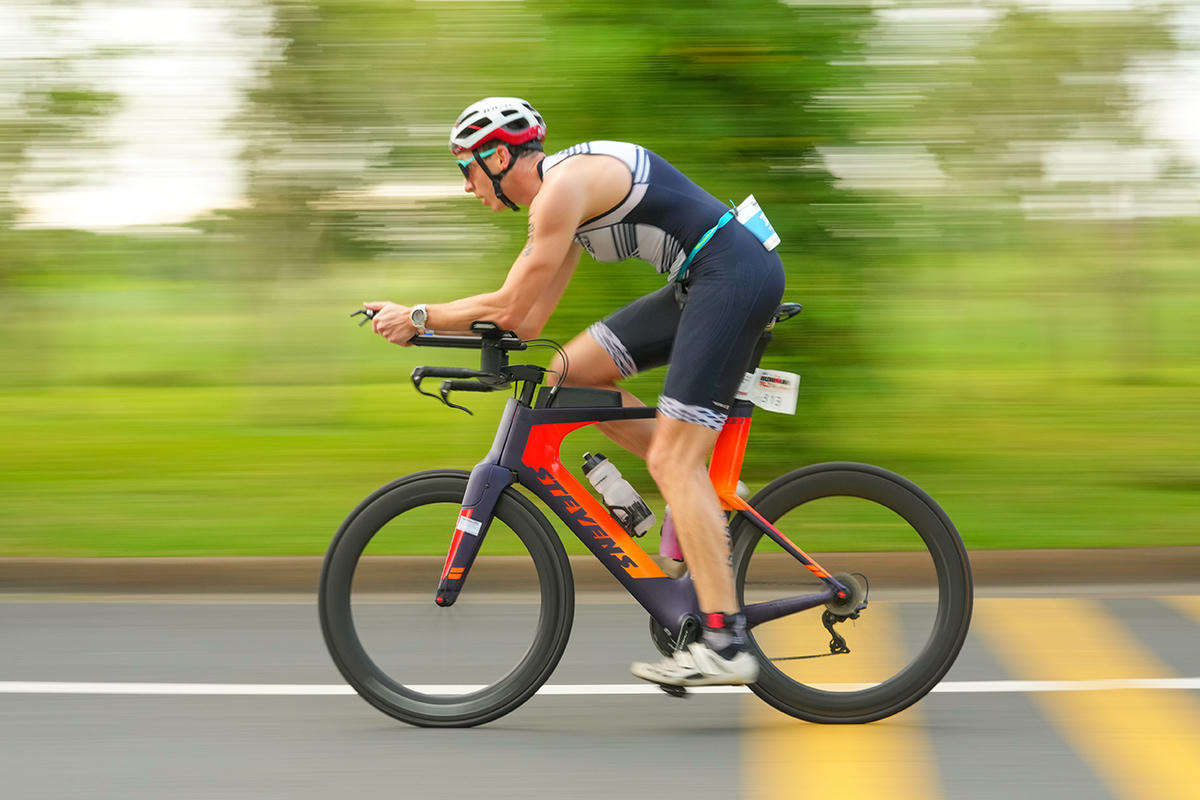 Vận động viên trên đường đua. Ảnh Nguyễn Minh. 