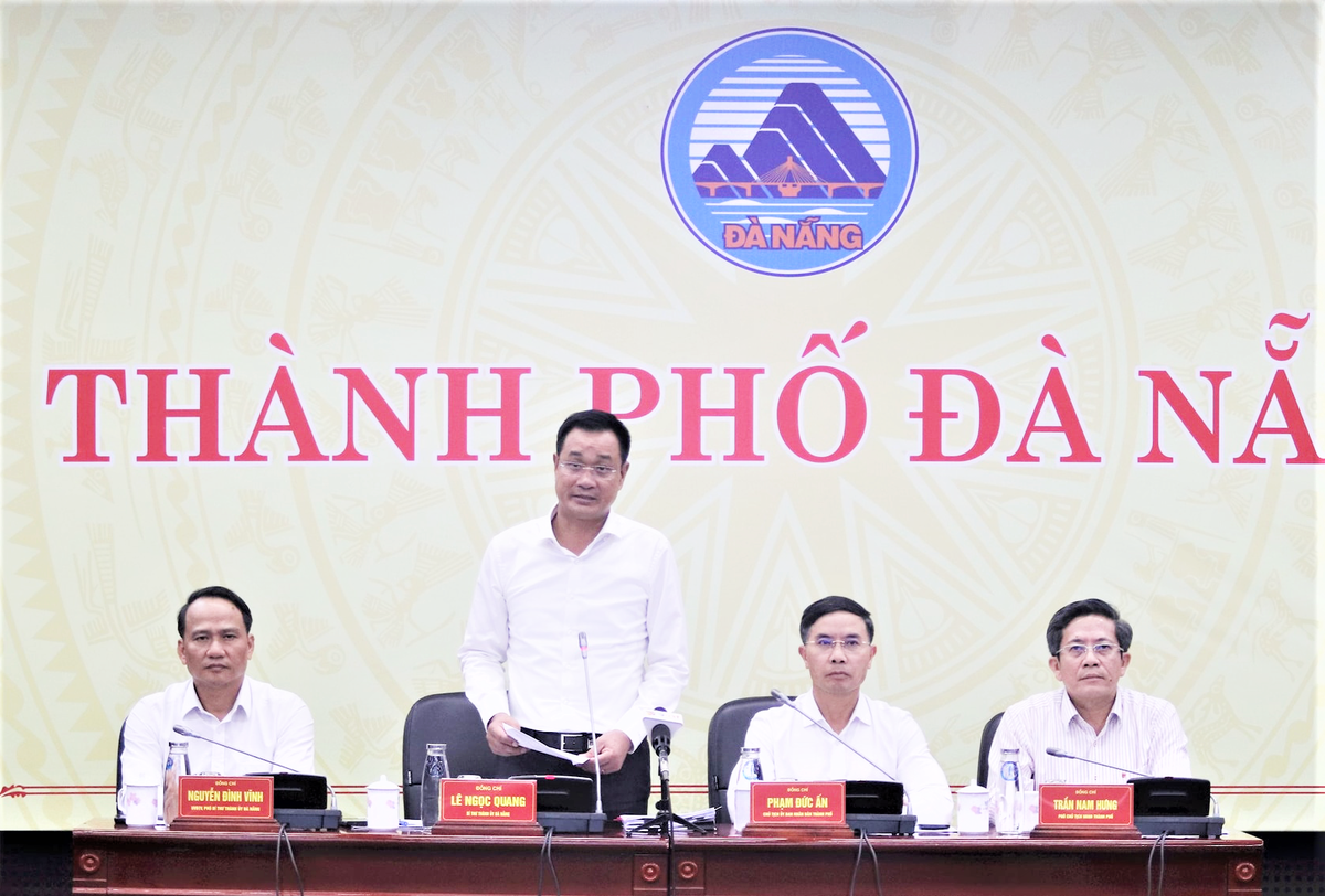 Ông Lê Ngọc Quang, Bí thư Thành ủy Đà Nẵng phát biểu chỉ đạo tại cuộc họp.  Ảnh: CV.
