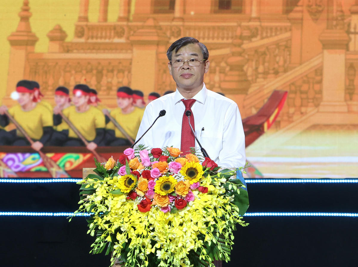 Chủ tịch UBND TP Cần Thơ Trương Cảnh Tuyên phát biểu khai mạc lễ hội.