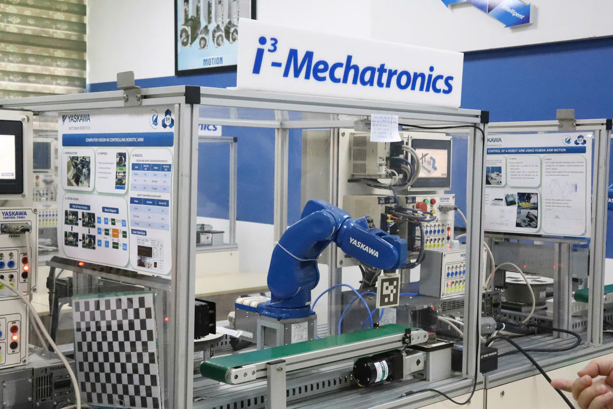 Các trường đại học đầu tư máy móc hiện đại giúp sinh viên ứng dụng công nghệ hiện đại. Ảnh: S.X