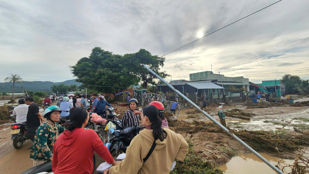 Cảnh tan hoang ở khu vực bị ảnh hưởng của vụ vỡ hồ chứa nước tại xã Tuy Phong. Ảnh:TT.