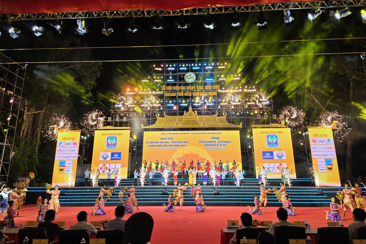 Khai mạc Lễ hội Oóc Om Bóc - Đua ghe Ngo TP Cần Thơ năm 2025. (ảnh: M.T)