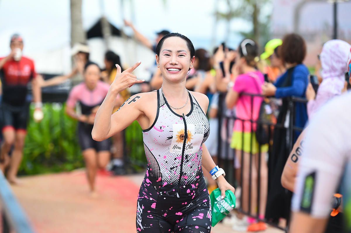 Các sự kiện BIM Group IRONMAN 70.3 Phú Quốc trước đó quy tụ khoảng 5.000 vận động viên, bạn bè, người thân vận động viên quy tụ về đảo ngọc thi đấu, cổ vũ thi đấu. Ảnh Nguyễn Minh.