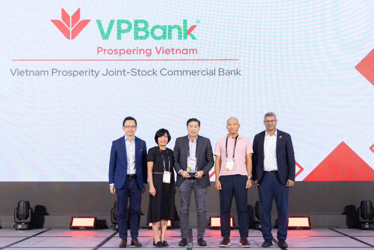 VPBank trở thành ngân hàng đầu tiên tại ASEAN triển khai core banking trên Red Hat OpenShift.