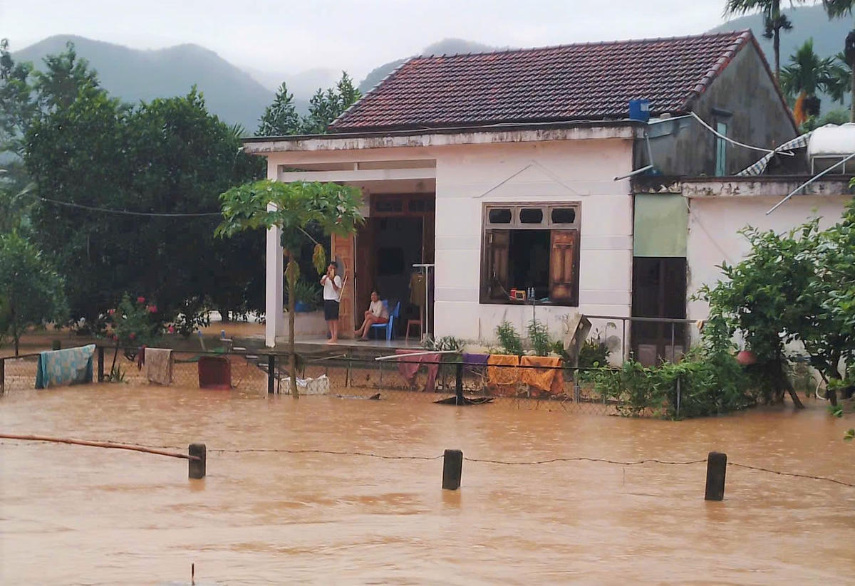 Một số khu dân cử ở xã Thượng Đức nước lũ đang rút xuống. Ảnh: Chí Đại.