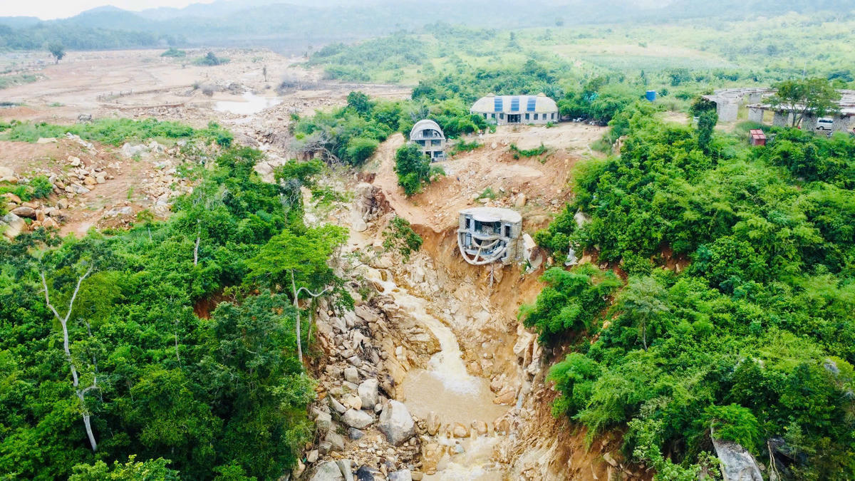 Toàn cảnh hồ chứa nước ở xã Tuy Phong. Ảnh: TT.