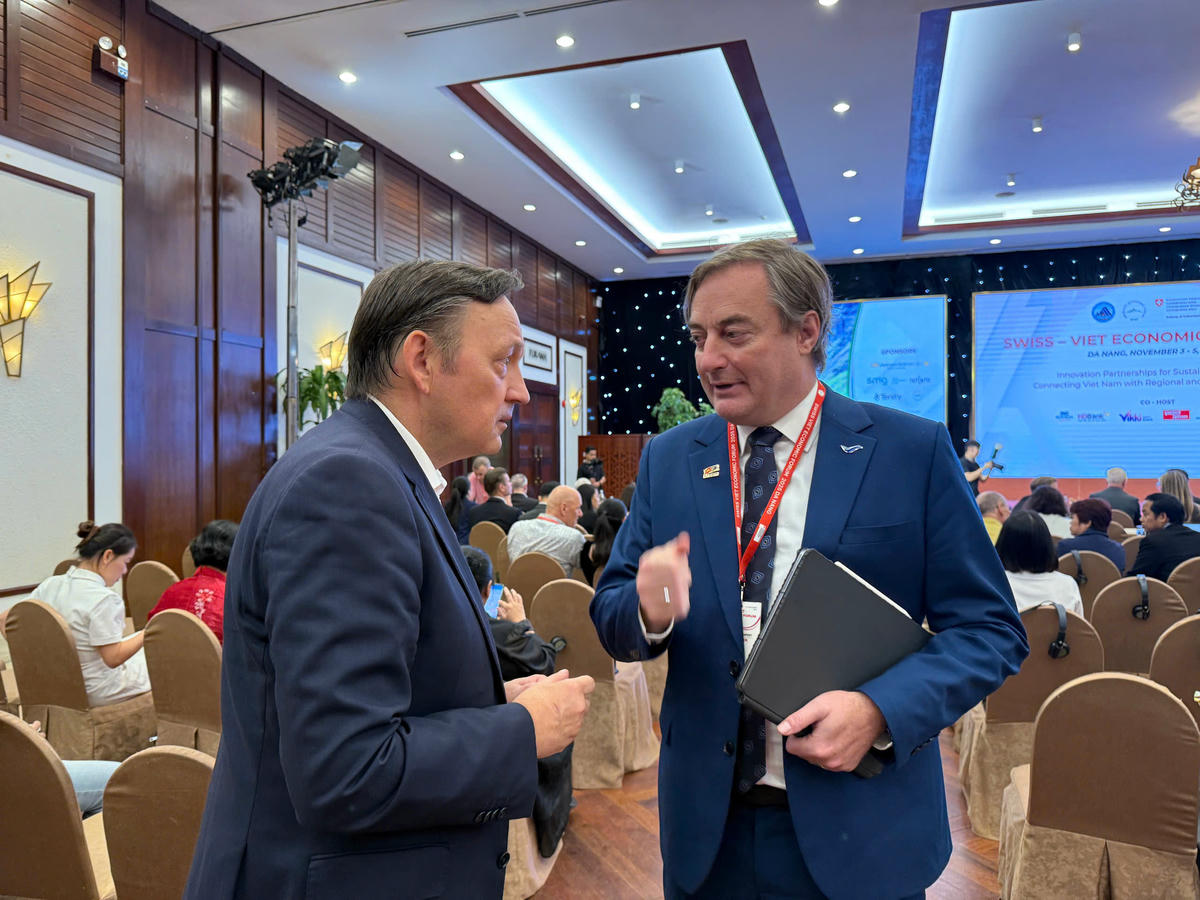 Các đại biểu trao đổi tại diễn đàn. Ảnh: Nguyễn Tú.