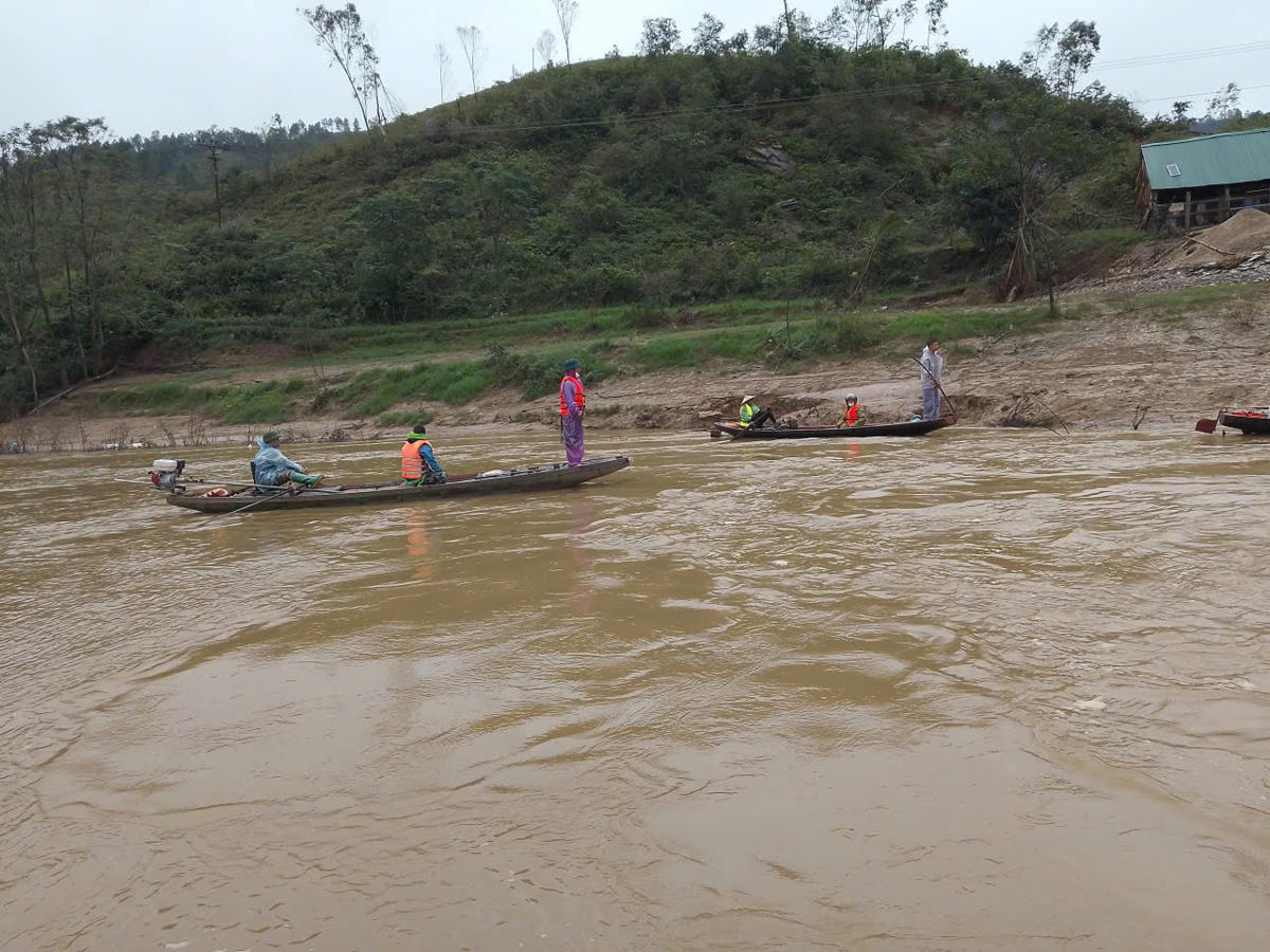 Lật thuyền trên sông Lam, một người đàn ông mất tích