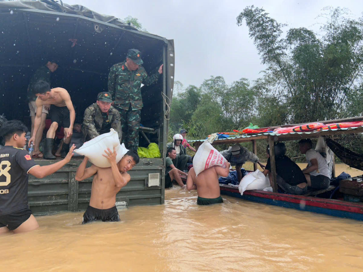 Ấm áp tình quân dân Lữ đoàn 574 và xã Quế Phước