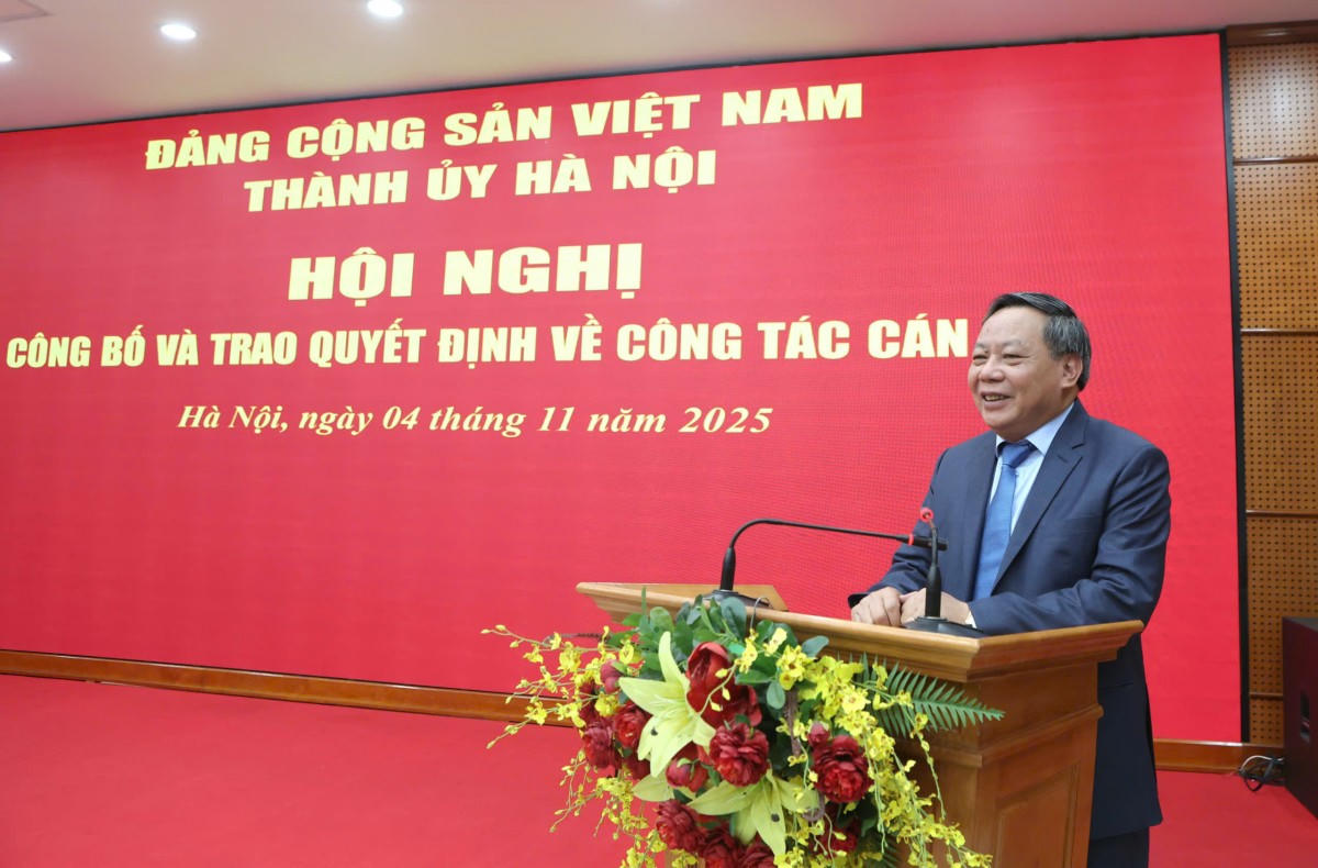 Ông Nguyễn Văn Phong - Phó Bí thư Thường trực Thành ủy, Bí thư Đảng ủy các cơ quan thành phố Hà Nội phát biểu tại Hội nghị.