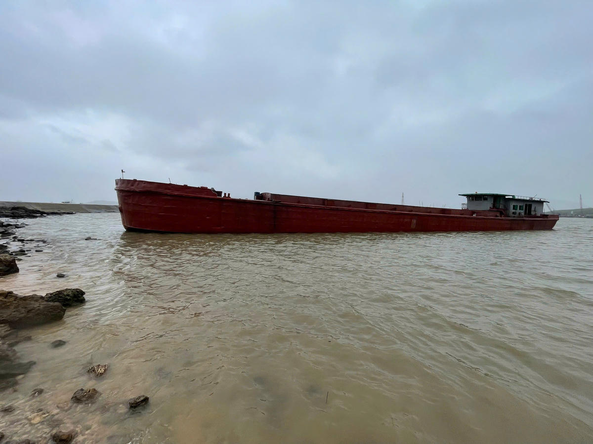Quảng Trị: 2 tàu thuyền gặp nạn, 1 ngư dân mất tích