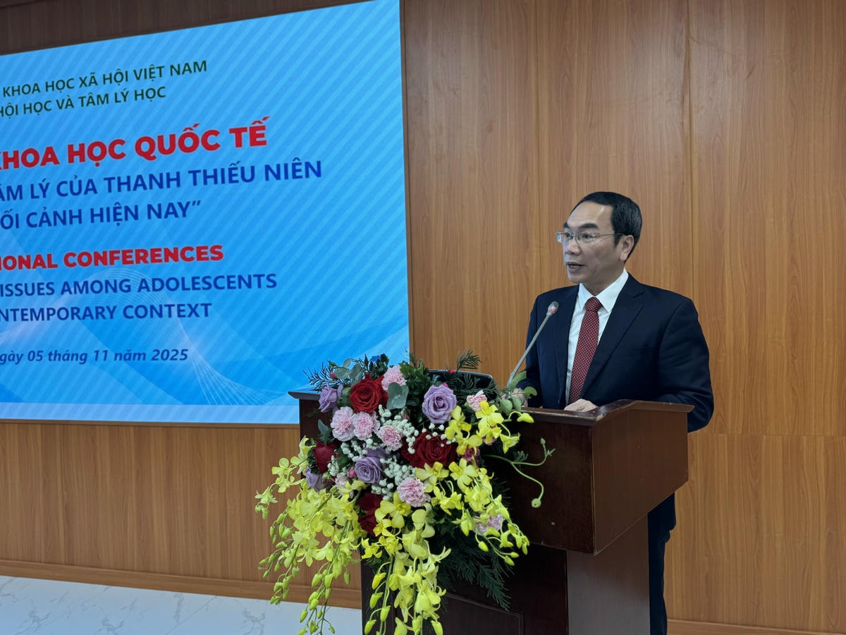 PGS.TS Chu Văn Tuấn – Viện trưởng Viện Xã hội học và Tâm lý học phát biểu tại hội thảo.