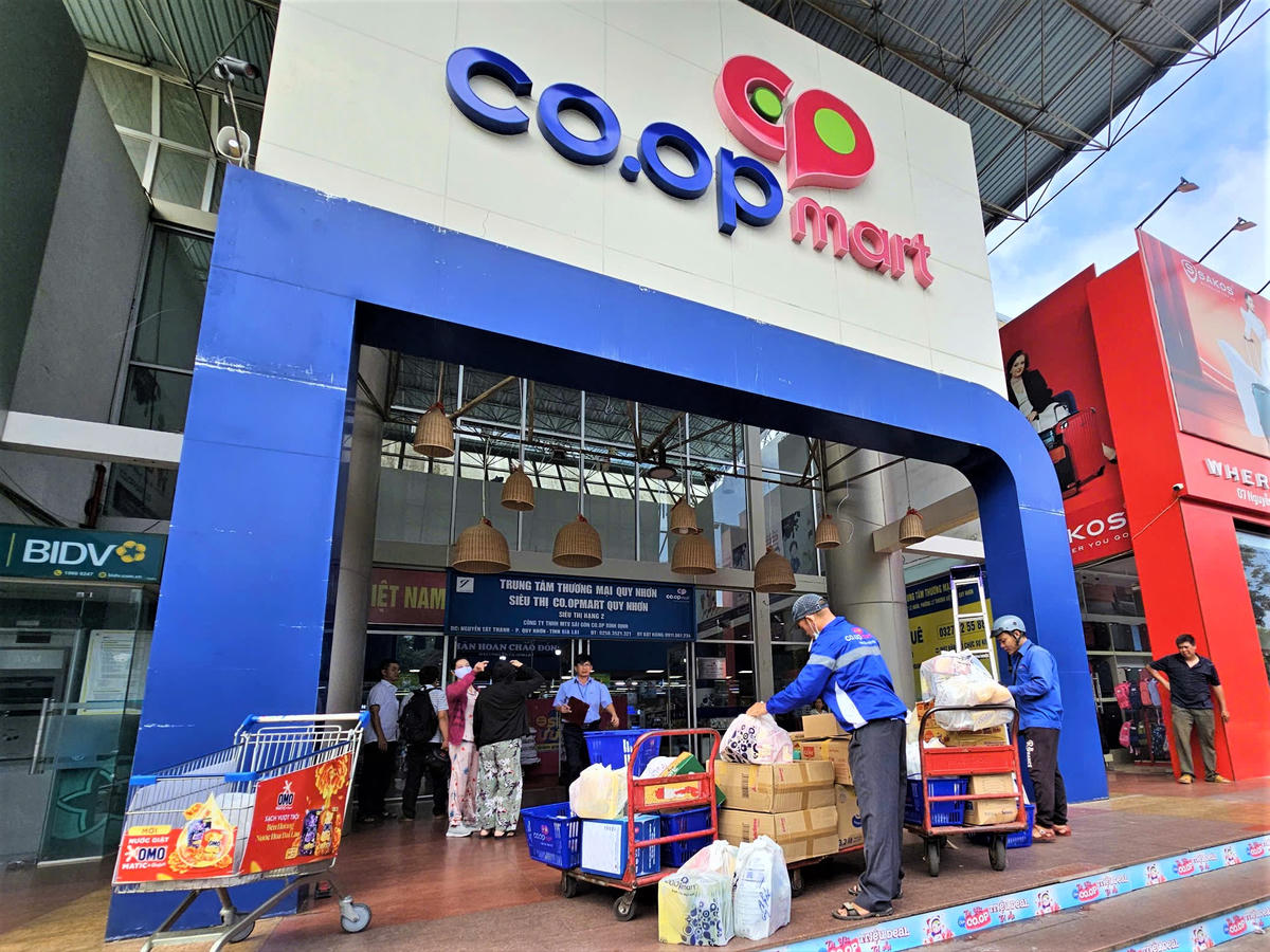 Một góc siêu thi Co.opmart chiều 5/11. Ảnh: Tấn Thành.