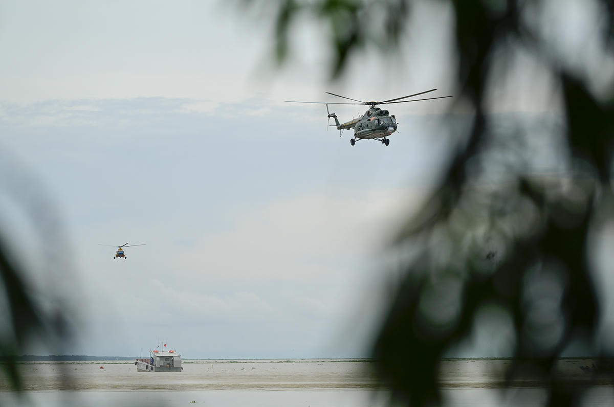 Đợt huấn luyện cũng nhằm nâng cao trình độ, bản lĩnh, khả năng hiệp đồng và xử lý tình huống của phi công, thành viên tổ bay. Ảnh Nguyễn Minh.