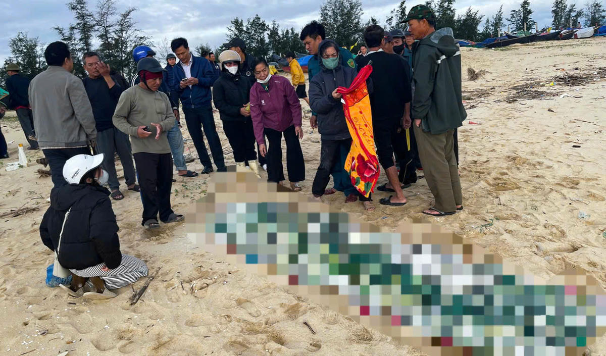 Chính quyền địa phương, các lực lượng chức năng tiến hành thủ tục pháp lý, bàn giao thi thể nạn nhân cho gia đưa đưa về mai táng. Ảnh: BP.