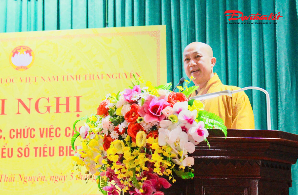 Đại Đức Thích Trúc Tiếp phát biểu chia sẻ về hoạt động trong thời gian qua. Ảnh: Thu Huệ.