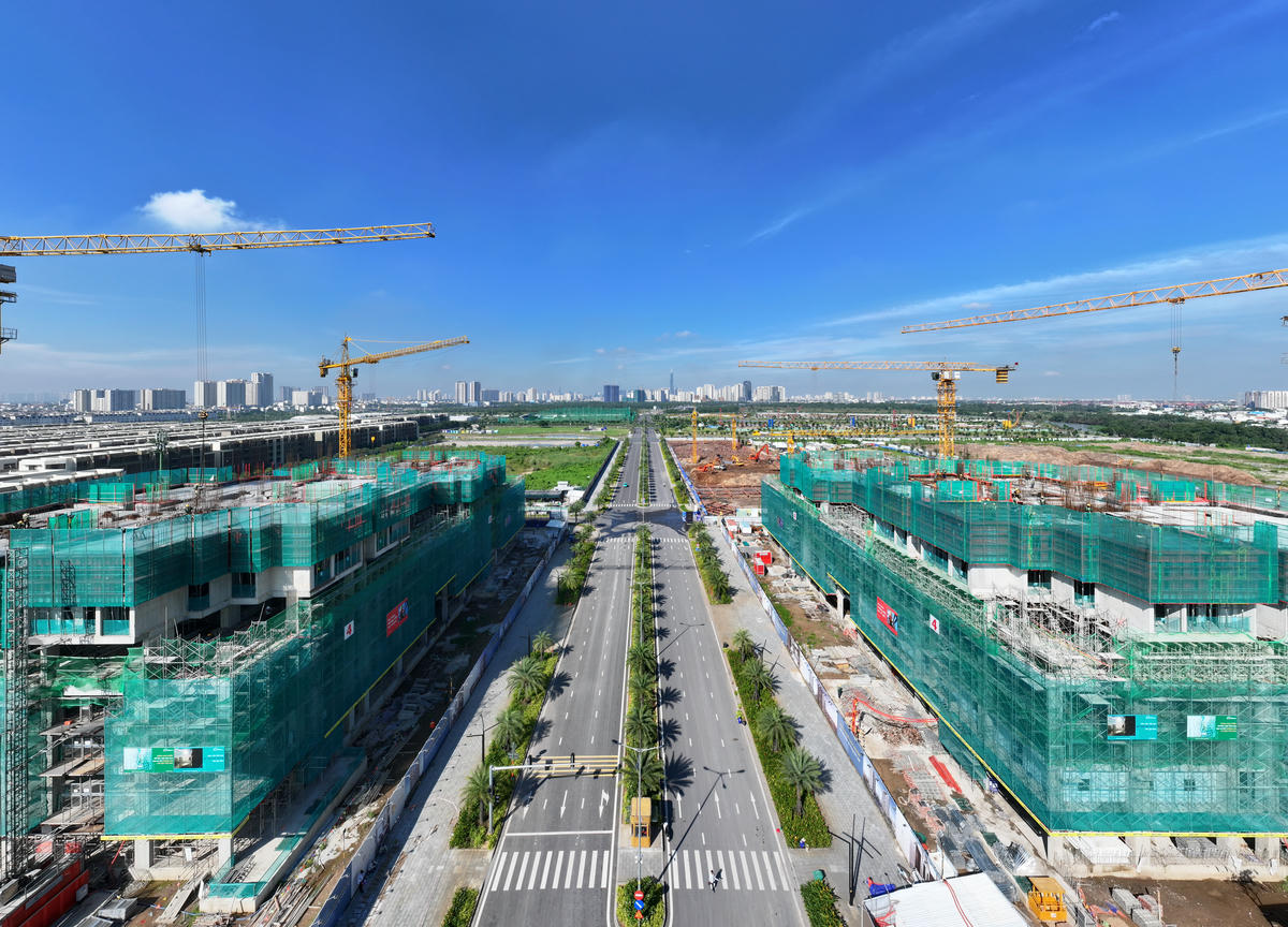 Đặc biệt, dự án là “đòn bẩy vàng” quan trọng thúc đẩy giá trị bất động sản ở phía Đông, nhờ cải thiện kết nối và tiềm năng thương mại. Khi thông xe, lưu lượng người và phương tiện tăng, kéo theo giá trị gia tăng bền vững.