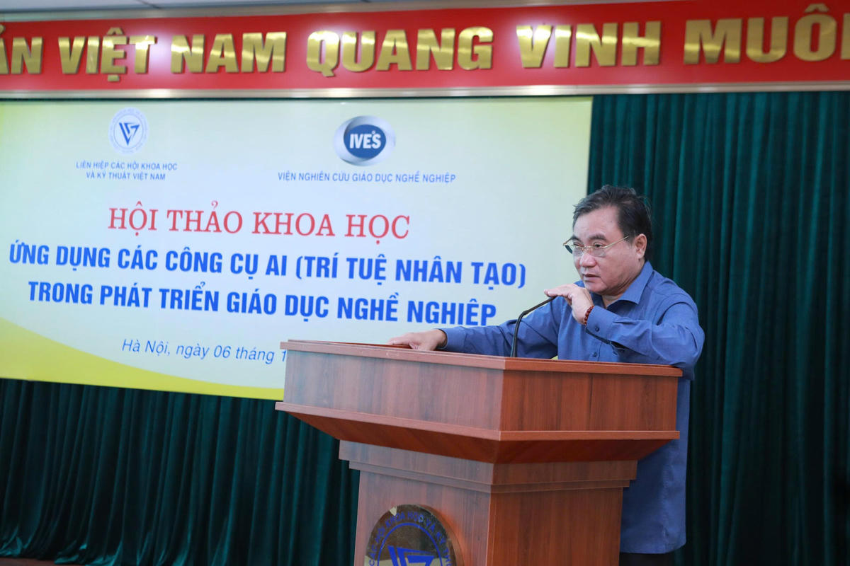 PGS.TS. Phạm Quang Thao - Phó Chủ tịch Liên hiệp các Hội Khoa học và Kỹ thuật Việt Nam phát biểu tại hội thảo.