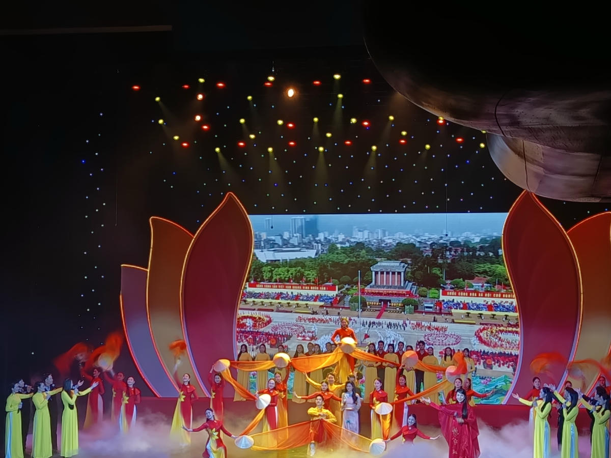 Văn nghệ chào mừng lễ trao Giải báo chí toàn quốc "Vì sự nghiệp phát triển Văn hóa Việt Nam" lần thứ Ba. Ảnh: BTC.