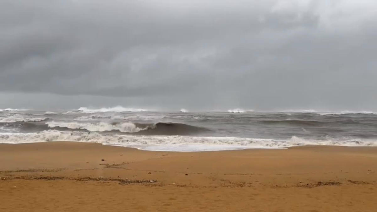 Biển Quy Nhơn, tỉnh Gia Lai lúc 15h10'ngày 6/11. Ảnh: Tấn Thành.