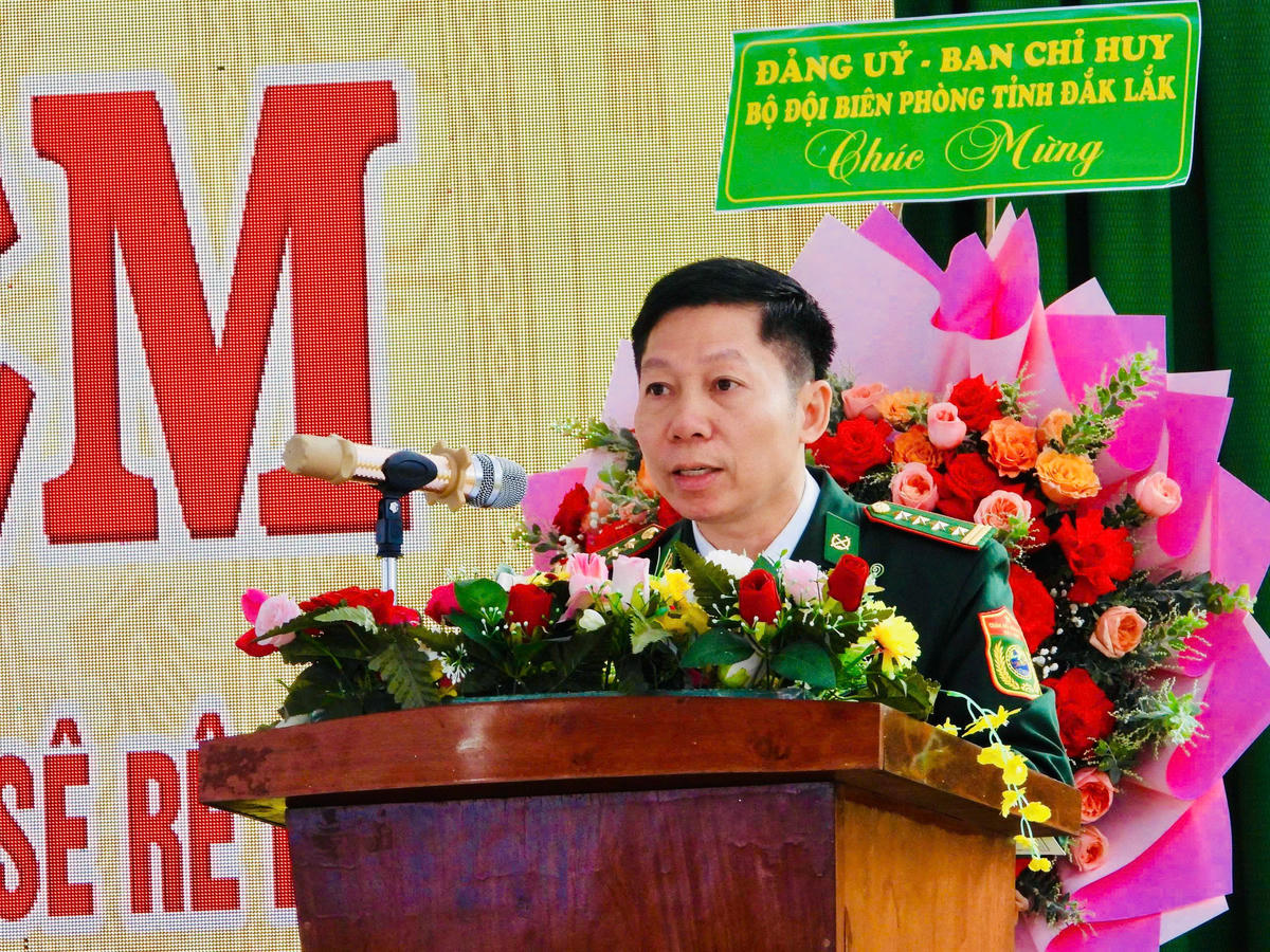 Đại tá Đỗ Quang Thấm, Bí thư Đảng ủy, Phó Chính ủy Bộ Chỉ huy Quân sự tỉnh kiêm Chính ủy Bộ đội Biên phòng tỉnh phát biểu.&nbsp; Ảnh: Thanh Nga.