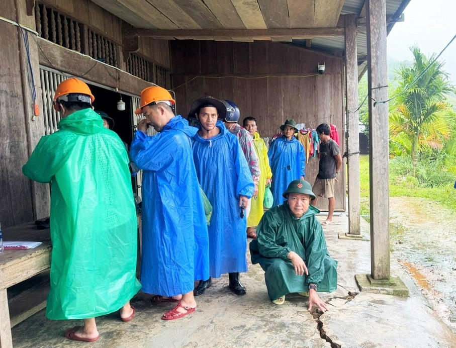 Vết nứt xuất hiện tại tổ 2, xã Trà Đốc. Ảnh: CV.