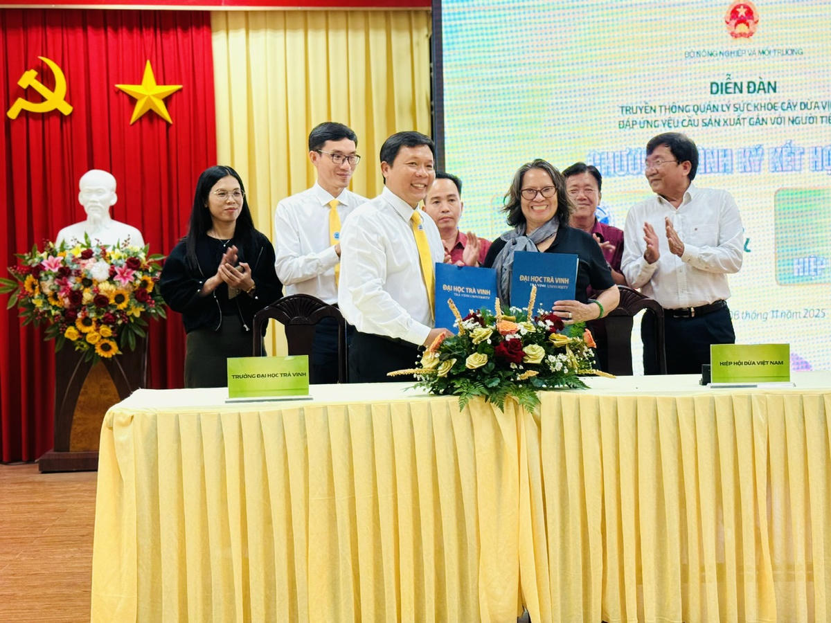 Trường Đại học Trà Vinh ký kết biên bản ghi nhớ hợp tác với Hiệp hội Dừa Việt Nam.