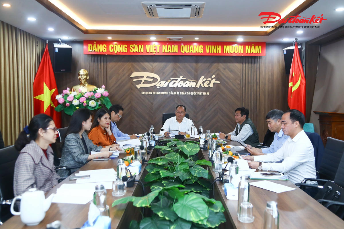 Hội đồng thẩm định giải thưởng “Vinh danh Người truyền lửa”.