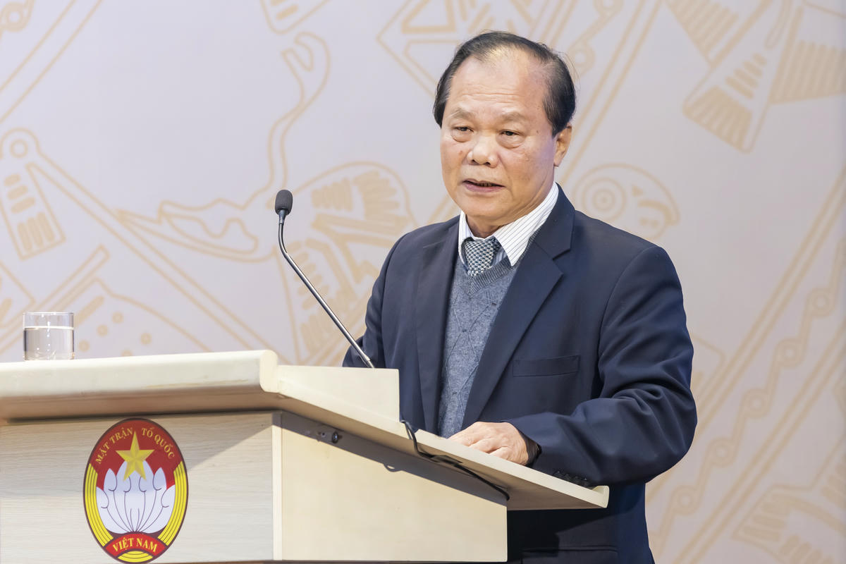 GS.TS Phan Trung Lý, Ủy viên UBTƯ MTTQ Việt Nam, nguyên Chủ nhiệm Ủy ban Pháp luật của Quốc hội phát biểu tại Hội nghị. Ảnh: Quang Vinh.