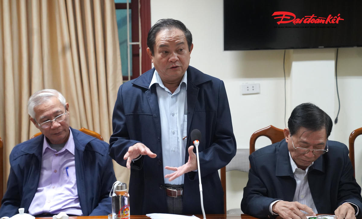 Ông Nguyễn Văn Sơn, Chủ tịch Hội Bảo trợ người khuyết tật và trẻ em mồ côi tỉnh, Ủy viên Ủy ban MTTQ tỉnh, thành viên Hội đồng tư vấn MTTQ tỉnh Hà Tĩnh góp ý. Ảnh: Hạnh Nguyên.