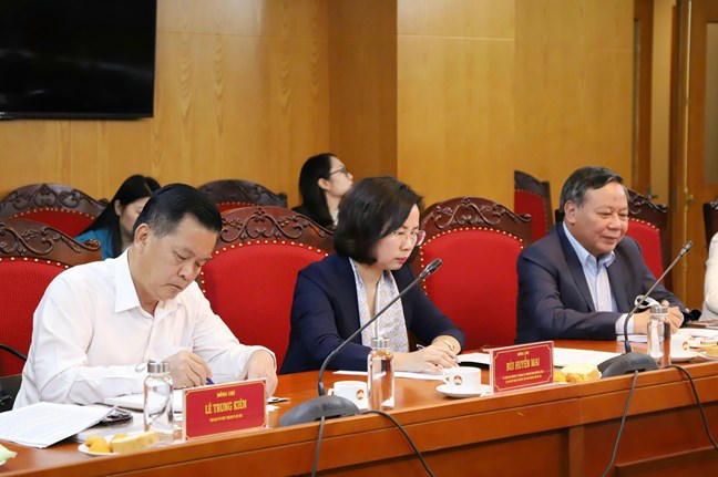 Đại biểu tham dự cuộc làm việc.