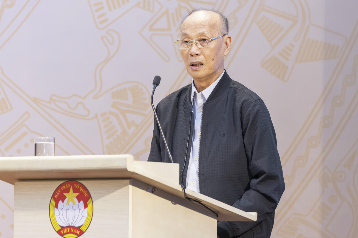 GS.TS Trần Ngọc Đường, Chủ nhiệm Hội đồng tư vấn về Dân chủ và pháp luật UBTƯ MTTQ Việt Nam phát biểu tại Hội nghị. Ảnh: Quang Vinh.