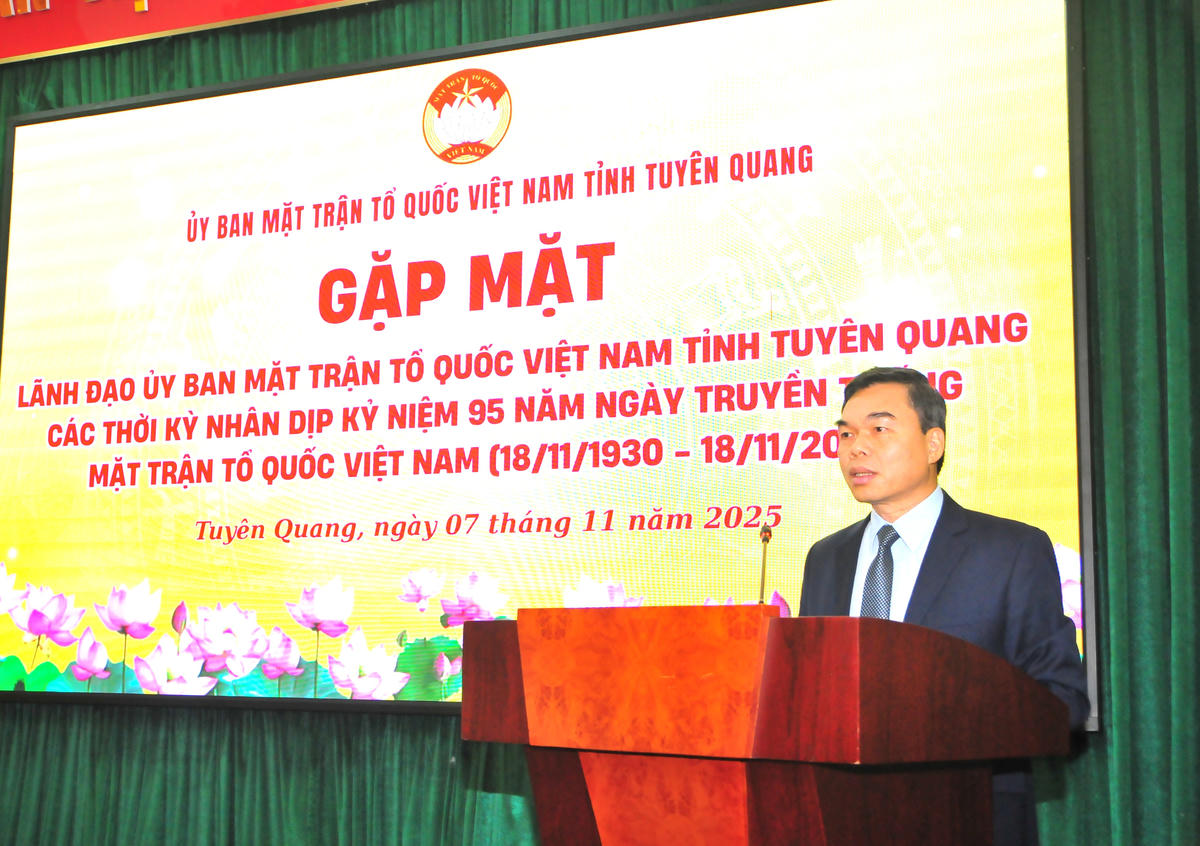 Ông Ma Thế Hồng, Phó Bí thư Tỉnh ủy, Chủ tịch Ủy ban MTTQ Việt Nam tỉnh Tuyên Quang phát biểu tại buổi gặp mặt. Ảnh: Đ.S.