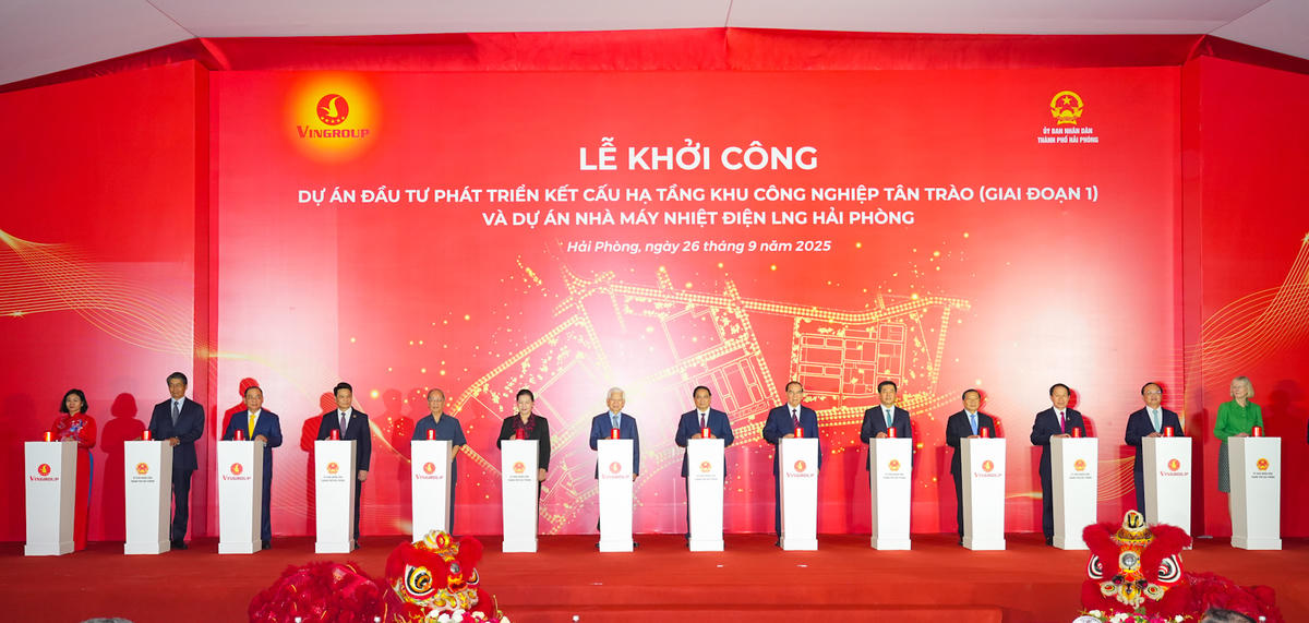 Thủ tướng Chính phủ Phạm Minh Chính nhấn nút khởi công dự án Nhiệt điện LNG Hải Phòng. Ảnh: ĐT. 