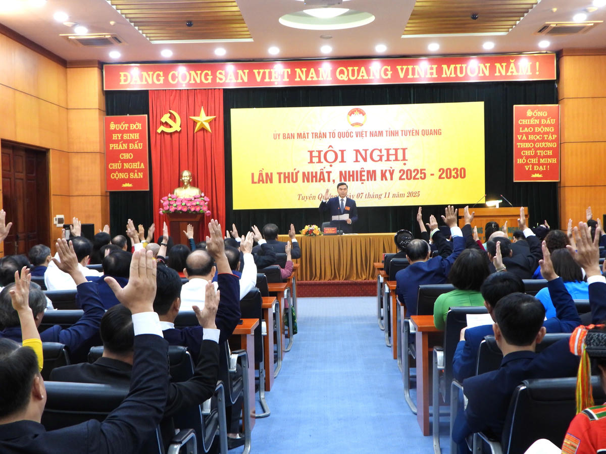 Hội nghị&nbsp;đã hiệp thương, thống nhất cử ông Ma Thế Hồng tái cử chức vụ Chủ tịch Ủy ban MTTQ Việt Nam tỉnh Tuyên Quang khóa I, nhiệm kỳ 2025-2030. Ảnh: Đ.S.