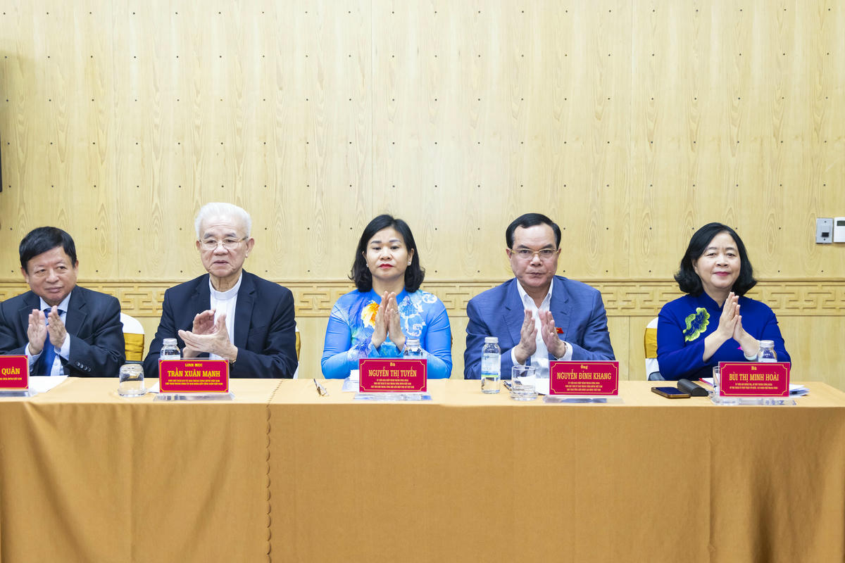 Bà Bùi Thị Minh Hoài, Ủy viên Bộ Chính trị, Bí thư Trung ương Đảng, Bí thư Đảng ủy MTTQ, các đoàn thể Trung ương cùng đại biểu tham dự Hội nghị. Ảnh: Quang Vinh.