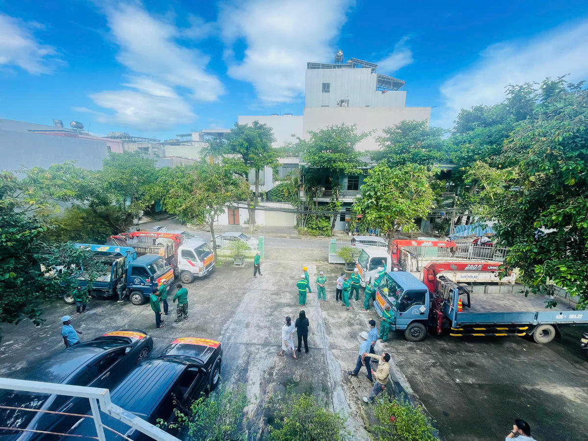 Các đơn vị xuất phát trong chiều 7/11. Ảnh: Nguyễn Tú.