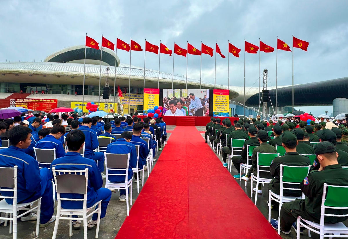 Quang cảnh buổi mít tinh hưởng ứng Ngày Pháp luật Việt Nam năm 2025. (Ảnh: Trang Vân)