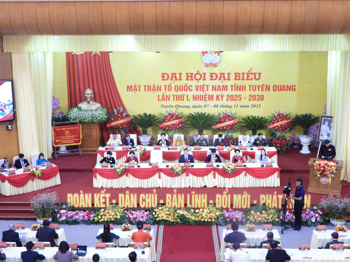 Đoàn Chủ tịch điều hành Đại hội. Anh: X.T.