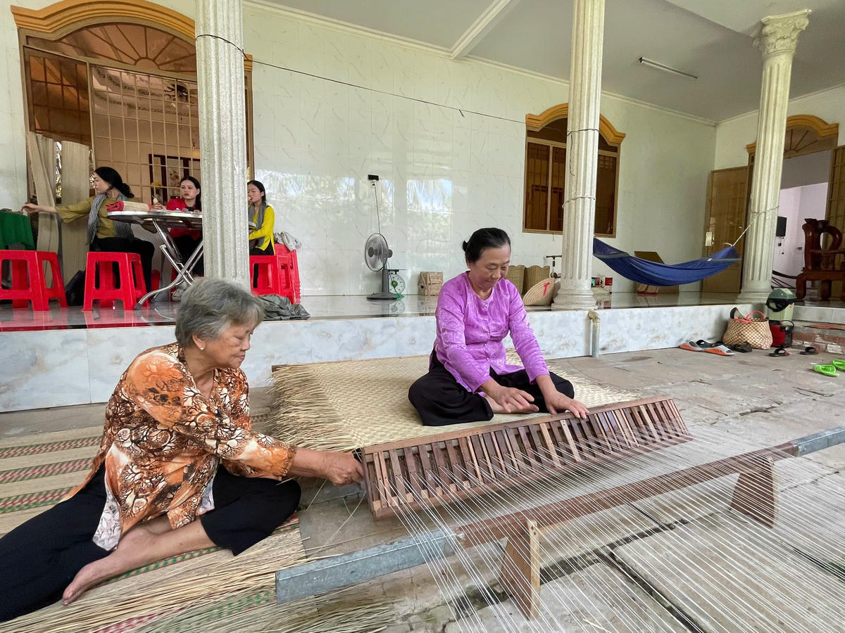 Phát triển du lịch nông thôn giúp nâng tầm giá trị nông sản, sản phẩm làng nghề. Ảnh: T. N