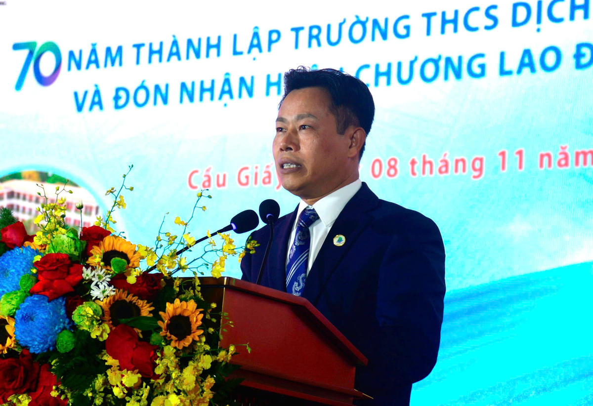 Thứ trưởng Bộ GDĐT Lê Quân phát biểu tại buổi lễ.