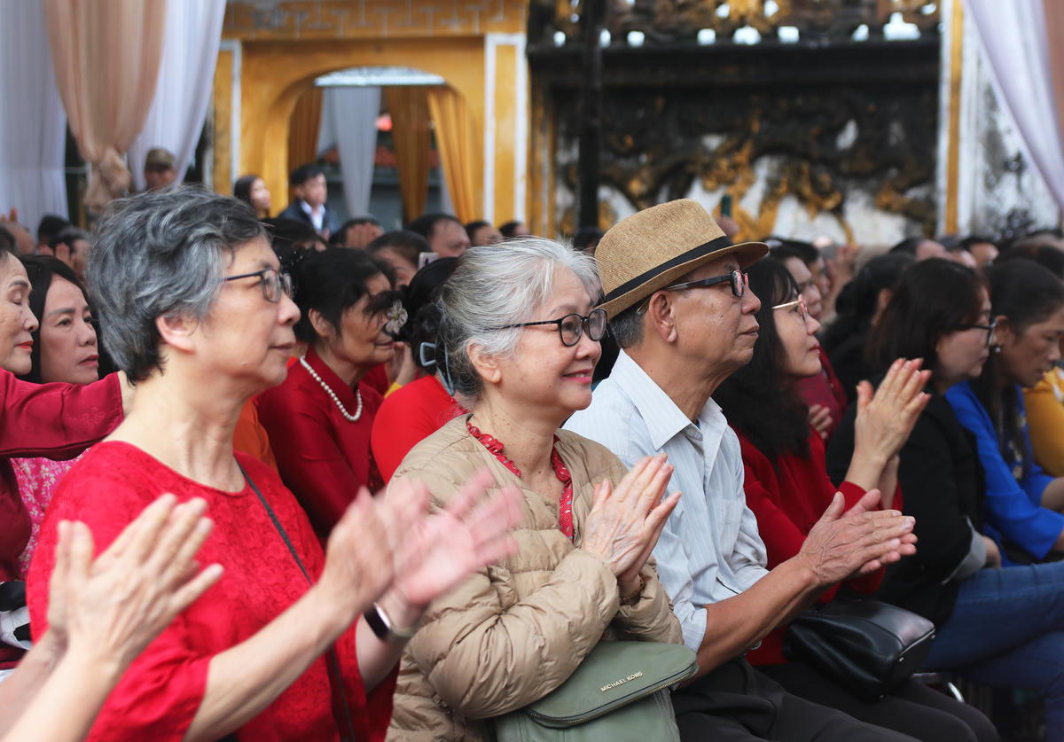 Đông đảo người dân phường Yên Hòa tham dự Ngày hội. Ảnh: Tiến Đạt.