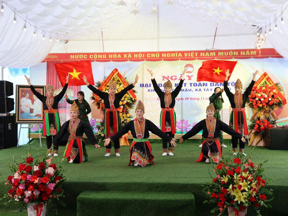 Tiết mục biểu diễn văn nghệ tại Ngày hội. 