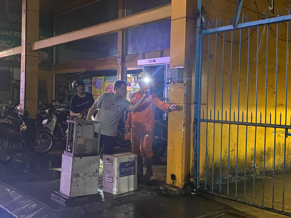 Hiện trường nơi xảy ra vụ nạn nhân tử vong nghi do bị điện giật. Ảnh: Đ.H